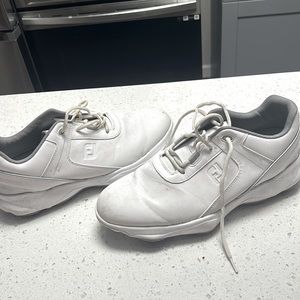 Golf shoes